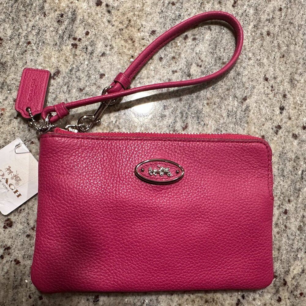 SV Coach Wristlet (Fuchsia)
